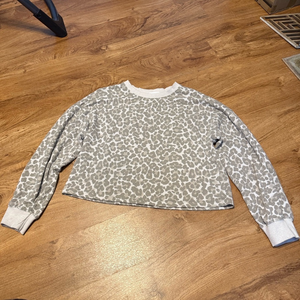 Long sleeve cheetah crop sweater